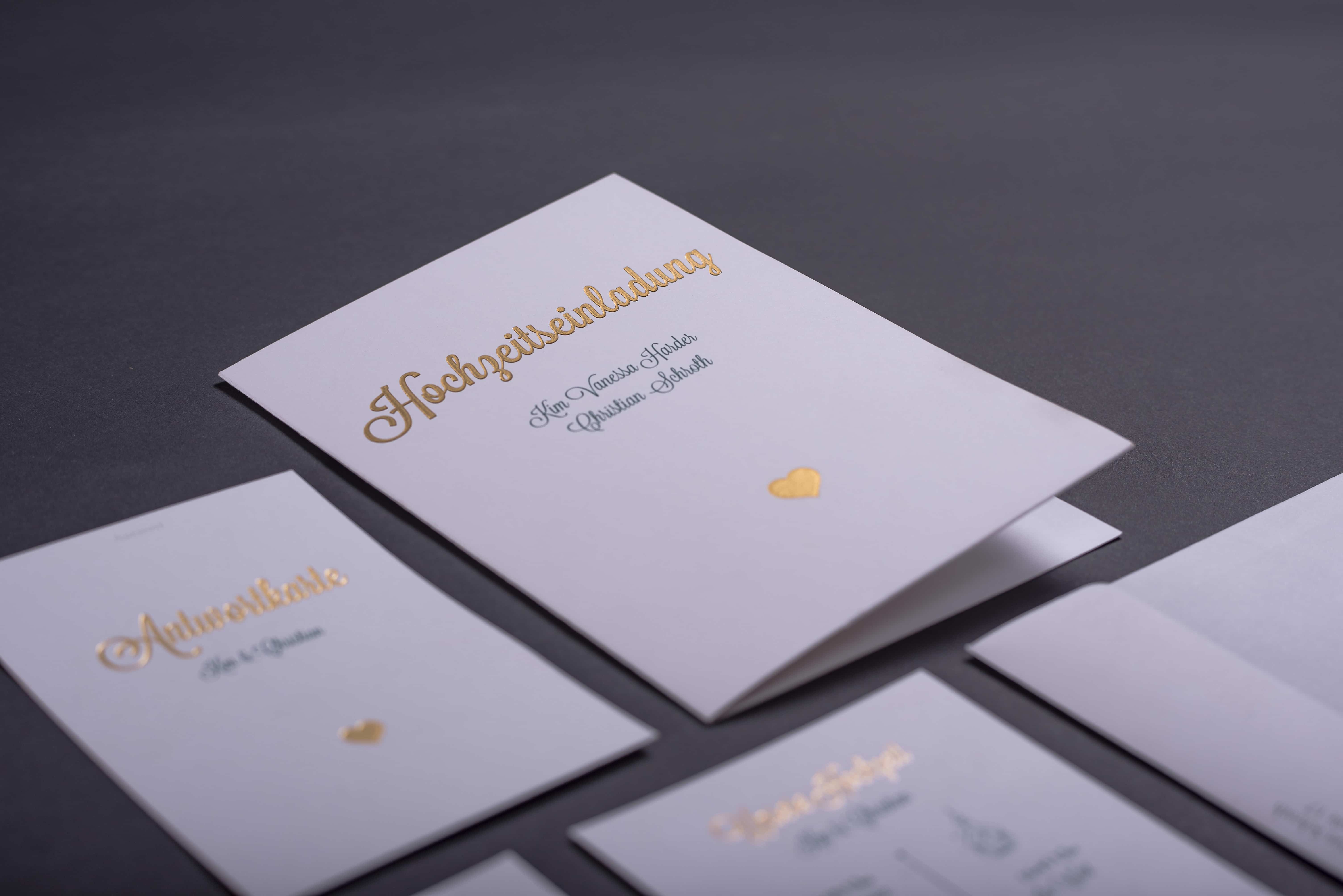 Hochzeitseinladung mit mehreren Bestandteilen